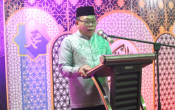 Wabup Risman Tolingguhu saat memberikan sambutan sekaligus membuka secara resmi pelaksanaan STQH ke-XI tingkat Kabupaten Bone Bolango tahun 2025, di Pelataran Masjid Baitul Haq Islamic Center Bone Bolango, Kamis (22/5/2025) malam. (F.AKP)