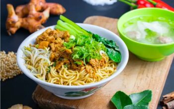 Mie ayam kampung khas Gorontalo. Foto: Fimela/Hibata.id