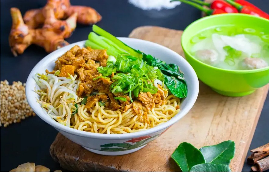 Mie ayam kampung khas Gorontalo. Foto: Fimela/Hibata.id