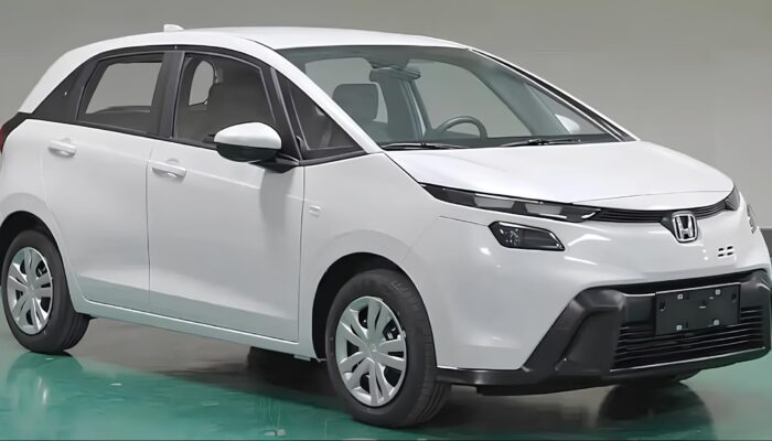 Tampilan Baru Honda Jazz 2025 Bikin Warganet Kaget, Masih Mirip Mobil Lama?