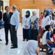 Presiden Prabowo Subianto dan Bill Gates meninjau pemeriksaan kesehatan dasar di SD Negeri Jati 03, pada Rabu, 7 Mei 2025 Foto: BPMI Setpres/Laily Rachev/Hibata.id