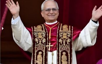 Paus terpilih, Kardinal Robert Prevost dari Amerika Serikat diperkenalkan. Ia menggunakan nama Paus Leo XIV. Foto: Instagram Vatican News/Hibata.id
