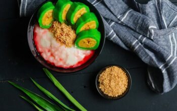 Ilustrasi Es Pisang Ijo / Shutterstock by yohanes_setiyanto/Hibata.id