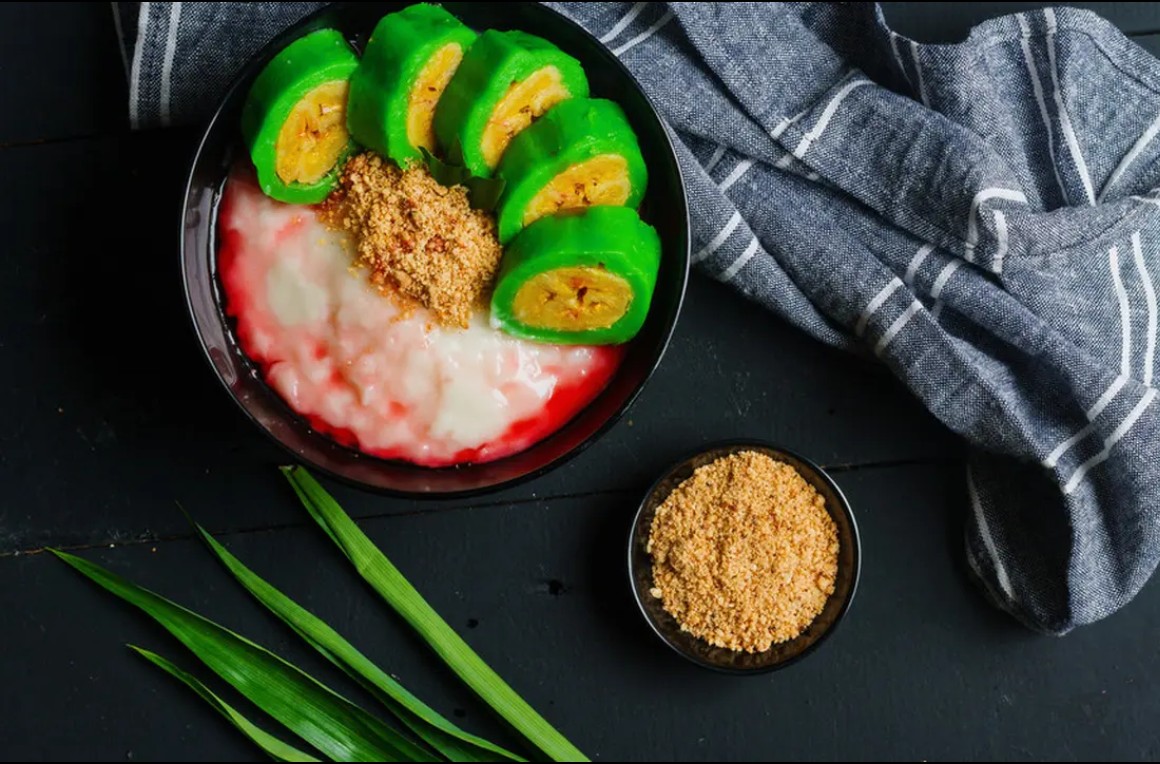 Ilustrasi Es Pisang Ijo / Shutterstock by yohanes_setiyanto/Hibata.id