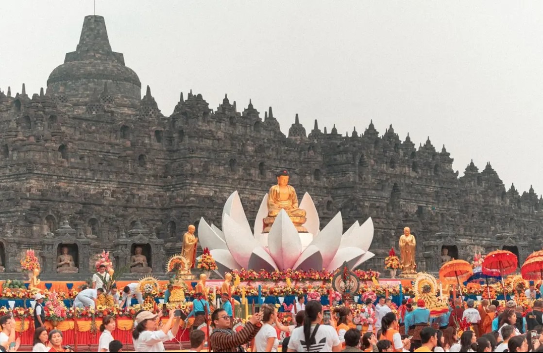 Perayaan Waisak 2024 di Candi Borobudur. (dok. InJourney)/Hibata.id
