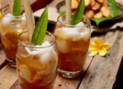 ilustrasi es kelapa muda/copyright Shutterstock/Hibata.id