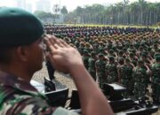 Anggota Polri dan prajurit TNI mengikuti apel bersama terkait operasi pengamanan pelantikan Presiden dan Wakil Presiden terpilih di Silang Monas, Jakarta, Kamis (17/10/2019). Apel dipimpin oleh Panglima TNI Marsekal Hadi Tjahjanto dan Kapolri Jenderal Tito Karnavian. (merdeka.com/Imam Buhori)/Hibata.id