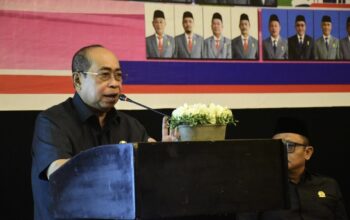 Wali Kota Gorontalo Adhan Dambea saat memberikan sambutan dalam kegiatan pendalaman tugas legislatif pada Rabu, 30 April 2025. (Foto: Humas Pemkot Gorontalo)