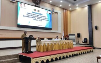 Sekretaris Daerah (Sekda) Kota Gorontalo, Ismail Madjid saat membuka acara pelaksanaan sosialisasi pembentukan koperasi merah putih Senin (5/5/2025) di BLY. (Foto: Humas Pemkot Gorontalo)