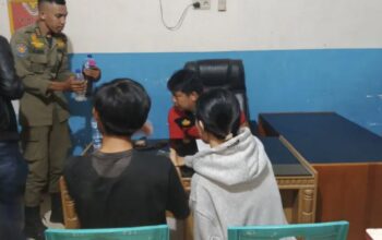 Sejumlah warga yang diamankan Satuan Polisi Pamong Praja (Satpol PP) Kota Gorontalo pada Jumat malam, 9 Mei 2025. (Foto: Humas Pemkot Gorontalo)