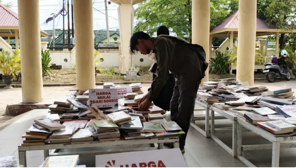 Dinas Kearsipan dan Perpustakaan (DKP) Kota Gorontalo saat menggelar Roadshow Gerakan Literasi Gorontalo. (Foto: Humas Pemkot Gorontalo)
