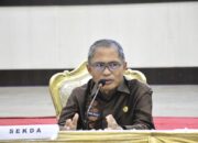 Sekretaris Daerah Kota Gorontalo, Ismail Madjid, saat memimpin rapat koordinasi pelaksanaan program DPK 2025 di Bandhayo Lo Yiladia, Kamis (15/5/2025). (Foto: Humas Pemkot Gorontalo)