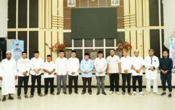 Wali Kota Gorontalo, Adhan Dambea, Wakil Wali Kota Indra Gobel saat menghadiri acara silaturahmi bersama jemaah calon haji (JCH) dari kalangan aparatur sipil negara (ASN) yang tergabung dalam Korps Pegawai Republik Indonesia (Korpri). (Foto: Humas Pemkot Gorontalo)