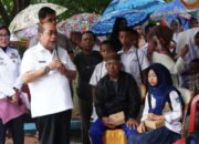 Wali Kota Gorontalo Adhan Dambea saat mendatangi warga Kelurahan Tanjung Kramat, Kecamatan Hulonthalangi, pada Rabu siang, 21 Mei 2025. (Foto: Humas Pemkot Gorontalo)