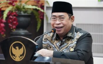 Wali Kota Gorontalo, Adhan Dambea saat memberikan sambutan di kegiatan pembinaan tradisi adat Momeati di Bandayo Lo Yiladiya, Kamis (22/5/2025). (Foto: Humas Pemkot Gorontalo)