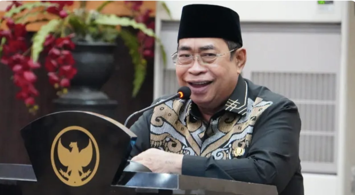 Wali Kota Gorontalo, Adhan Dambea saat memberikan sambutan di kegiatan pembinaan tradisi adat Momeati di Bandayo Lo Yiladiya, Kamis (22/5/2025). (Foto: Humas Pemkot Gorontalo)