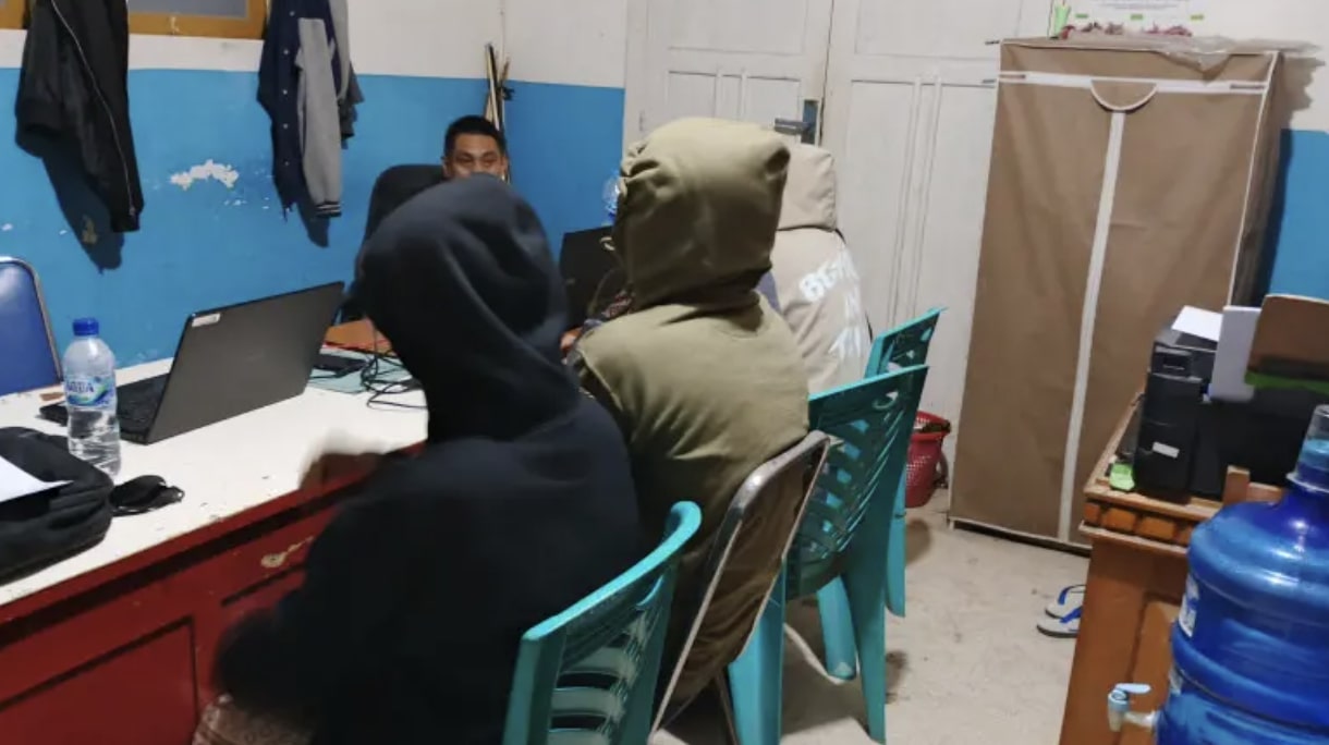Tiga pasang bukan suami istri yang berhasil diamankan Satuan Polisi Pamong Praja (Satpol PP) Kota Gorontalo. (Foto: Humas Pemkot Gorontalo)