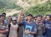 Puluhan warga dari Kecamatan Marisa, Kabupaten Pohuwato, menyerukan permohonan langsung kepada Presiden Republik Indonesia, Prabowo Subianto. (Foto: Potongan video singkat.)