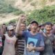 Puluhan warga dari Kecamatan Marisa, Kabupaten Pohuwato, menyerukan permohonan langsung kepada Presiden Republik Indonesia, Prabowo Subianto. (Foto: Potongan video singkat.)