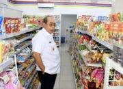 Wali Kota Gorontalo, Adhan Dambea saat melakukan inspeksi mendadak ke sejumlah pasar modern dan tradisional menjelang Idul Adha, Rabu, 28 Mei 2025. (Foto: Humas Pemkot Gorontalo)