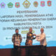 Bupati Ismet Mile yang didampingi Ketua DPRD Faisal Yunus menerima penghargaan predikat opini WTP ke-12 atas LKPD Kabupaten Bone Bolango tahun 2024 dari Kepala BPK Perwakilan Provinsi Gorontalo, Hery Purwanto, di Auditorium BPK Perwakilan Provinsi Gorontalo, Senin (19/5/2025). (F.Randi/Magang Kominfo)/Hibata.id
