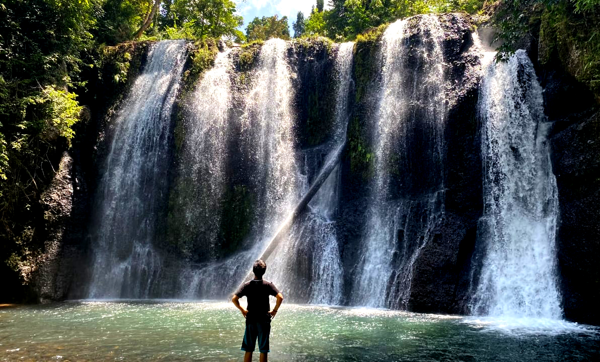 Kabupaten Kepulauan Sangihe, mengalir tiga air terjun alami yang memesona: Nahepese, Elong, dan Matei/FOTO: Hamdan/Hibata.id