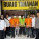 Polda Gorontalo resmi menyerahkan empat tersangka kasus penyalahgunaan distribusi minyak goreng bersubsidi merek Minyakita ke Kejaksaan Negeri (Kejari) Boalemo. Foto: Humas Polda/Hibata.id
