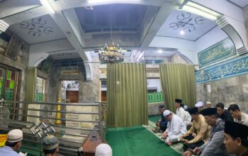 Ziarah Spiritual Habib Ali dan Wakapolri ke Makam Ulama Besar di Jakarta-Bogor. Foto: Diansa/Hibata.id