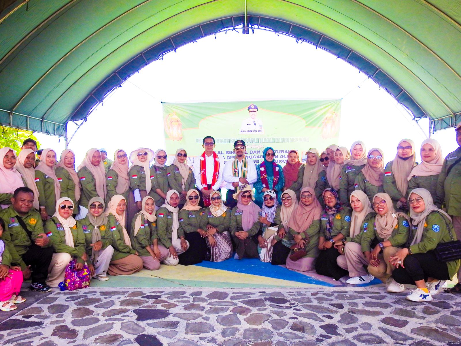 Asosiasi Guru ASN PPPK se-Kabupaten Buton Tengah (Buteng) menggelar halal bihalal dan silaturahmi bersama Bupati, Dr. Azhari, Kamis (01/05/2025). FOTO: Hibata.id