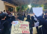 Aksi damai Jejak Puan di depan Polda Gorontalo menyoroti lambannya penanganan kasus kekerasan seksual di lingkungan pendidikan. Foto: Ist/Hibata.id