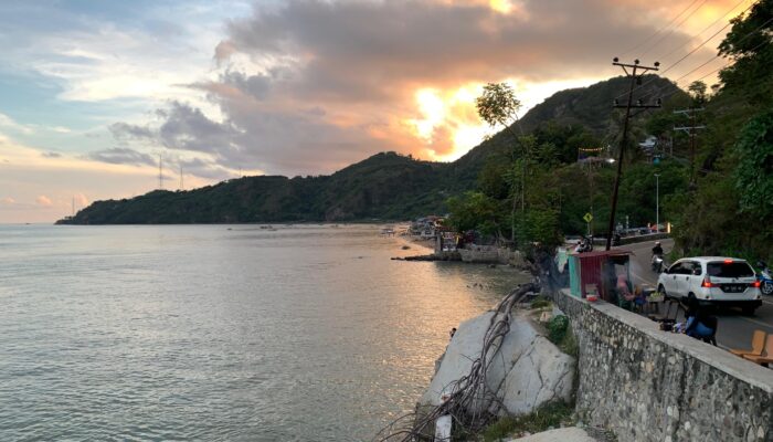 Tangga 2000 Gorontalo, Wisata Pantai Hits dengan Sunset dan Kuliner Khas