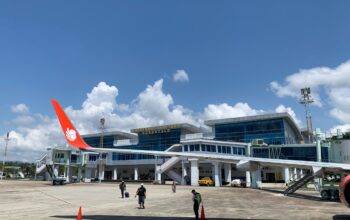 Penerbangan Lion Air di Bandara Djalaludin Gorontalo. Foto: Hibata.id