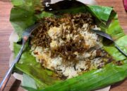 Nasi bakar teri kini menjadi salah satu kuliner khas Gorontalo yang paling diburu wisatawan. Foto: Hibata.id
