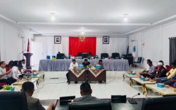 DPRD Buton Tengah menggelar Rapat Dengar Pendapat (RDP) membahas konflik batas wilayah antara Desa Bonemarambe dan Desa Lasori di Kecamatan Mawasangka Timur. Foto:Hibata.id