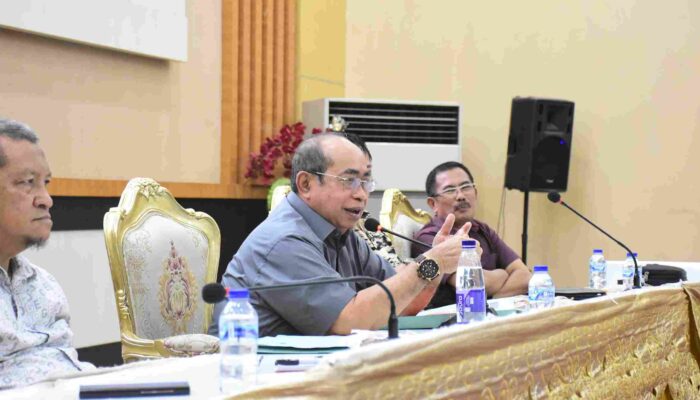 Cara Unik Adhan Tangkal Korupsi: Pejabat Wajib Pasang Foto Keluarga di Ruang Kerja
