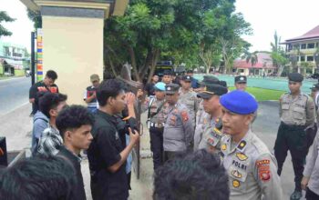 Aliansi Mahasiswa Peduli Lingkungan saat gelar aksi Unjuk Rasa. (Foto: Dok. Istw Hibata.id)