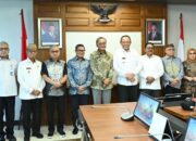 Gubernur Gorontalo Gusnar Ismail saat bertemu Menteri Pekerjaan Umum dan Perumahan Rakyat (PUPR) Dody Hanggodo di ruang rapat Menteri, Kebayoran Baru, Jakarta Selatan, Kamis (8/5/2025). (Foto : Tim Komunikasi Gubernur)