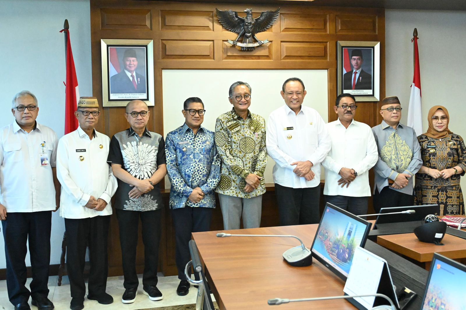 Gubernur Gorontalo Gusnar Ismail saat bertemu Menteri Pekerjaan Umum dan Perumahan Rakyat (PUPR) Dody Hanggodo di ruang rapat Menteri, Kebayoran Baru, Jakarta Selatan, Kamis (8/5/2025). (Foto : Tim Komunikasi Gubernur)