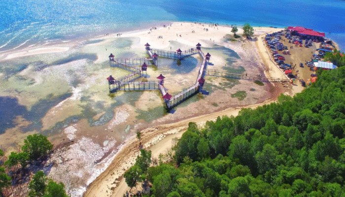 Pantai Ratu Gorontalo: Hamparan Pasir Putih dan Flamingo