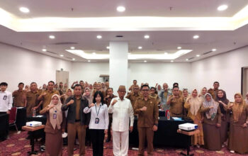 Bupati Ismet Mile menghadiri sekaligus membuka kegiatan Bimbingan Teknis (Bimtek) Manajemen Risiko yang diselenggarakan oleh Inspektorat Daerah Kabupaten Bone Bolango bekerja sama dengan BPKP Provinsi Gorontalo, di Aula Tilongkabila, Hotel Fox Gorontalo, Senin (23/6/2025). (F.AKP)/Hibata.id
