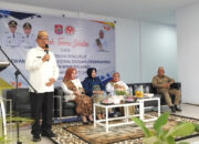 Bupati Ismet Mile memberikan sambutan pada pelantikan pengurus Dekranasda Kabupaten Bone Bolango masa bakti 2025-2030 yang turut dihadiri Wakil Bupati Bone Bolango Risman Tolingguhu dan Ketua Dekranasda Provinsi Gorontalo Nani Ismail Mokodongan, di Aula Bone Bolango Business Centre (BBC), Rabu (11/6/2025). (F.AKP)/Hibata.id
