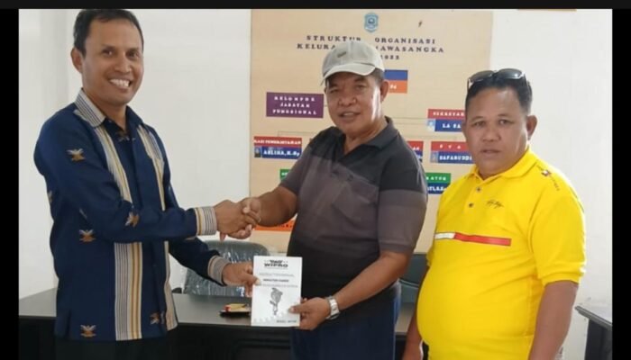 Respon Aspirasi Warga, Legislator Buteng Beli Alat Pemecah Batu Pakai Dana Pribadi