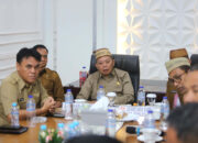 Wabup Risman Tolingguhu saat memimpin Rapat Koordinasi Rencana Pembangunan KEK, di Ruang Rapat Bappeda Litbang Bone Bolango, Selasa (17/6/2025). (F.Yudi) /Hibata.id