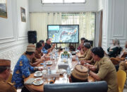 Pelaksanaan Rapat Koordinasi Rencana Pembangunan KEK yang dipimpin Wabup Risman Tolingguhu, di Ruang Rapat Bappeda Litbang Bone Bolango, Selasa (17/6/2025). (F.Yudi)/Hibata