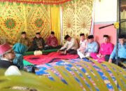 Bupati Bone Bolango, Ismet Mile dan Wakil Bupati, Risman Tolingguhu menjalani prosesi Adat Mopotilolo di Kecamatan Suwawa Tengah, Kamis (12/6/2025). (F.AKP)/Hibata.id