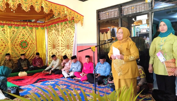 Ketua TP PKK Bonebol Kukuhkan Tim Pembina Posyandu Suwawa Tengah