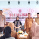 Ketua Tim Pembina Posyandu Bone Bolango, Ruwaida Mile saat menghadiri dan membuka kegiatan Sosialisasi Perlindungan Perempuan dan Anak yang digelar Pemerintah Desa Toto Selatan, Kecamatan Kabila, di halaman Kantor Desa setempat, Senin (16/6/2025). (F.AKP)