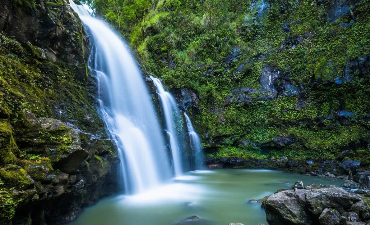 Ilustrasi air terjun (sumber: Pixabay)