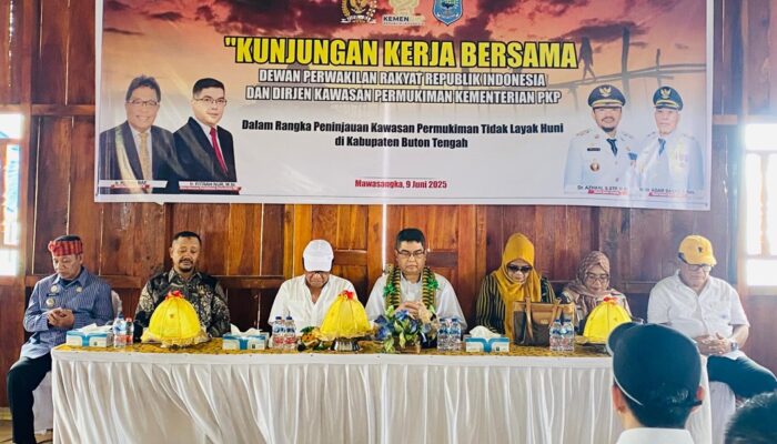 Ridwan Bae dan Kementerian PUPR Tinjau Rumah Tak Layak Huni di Buton Tengah