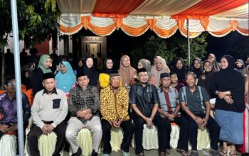 Anggota DPRD Provinsi Gorontalo, Hamzah Idrus, menyerap sejumlah aspirasi masyarakat dalam kegiatan reses di Kecamatan Tapa, Kabupaten Bone Bolango, Rabu (25/6/2025)/Foto: Hibata.id